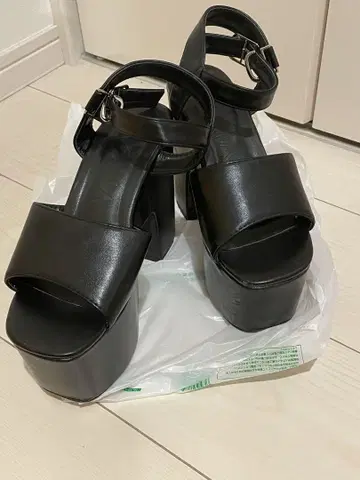 [1회 사용] 블랙 플랫폼 샌들