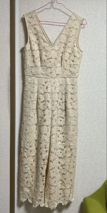 베이지 레이스 V 넥 올인원