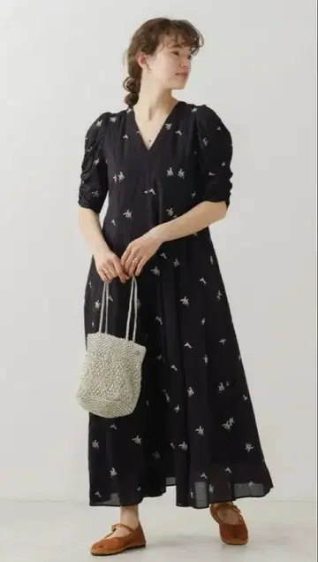 새상품  누키테파 자수 롱 원피스