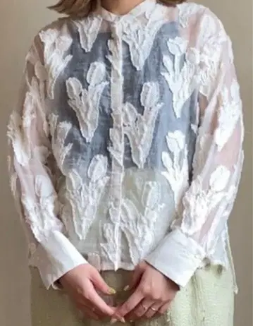 qiri 튤립 자카드 블라우스