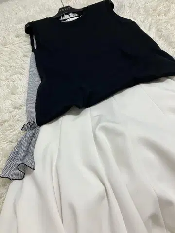 폭시 디어 가볍고 귀여운 블랙&체크 프릴 백