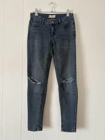 FREE PEOPLE 데미지 가공 스키니 데님 24