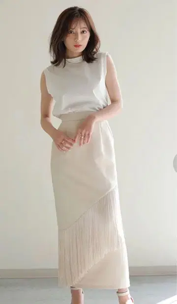 anuans (아누안스) 비대칭 프린지 타이트 스커트