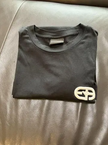 Emporio Armani 블랙 티셔츠 아르마니