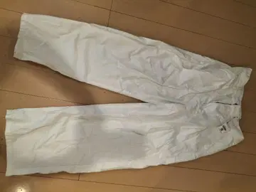 완판 미사용 새상품 Coca 썸머 데님 턱 팬츠 화이트