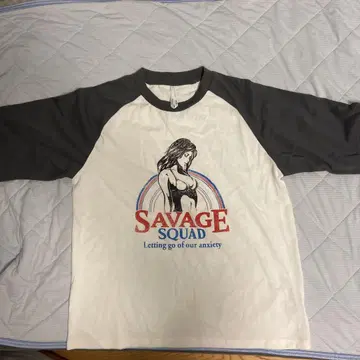 SAVAGE SQUAD 래글런 슬리브 티셔츠