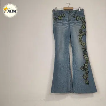[새상품급] 청바지 부츠컷 데님 워시 가공 꽃무늬 자수 빈티지