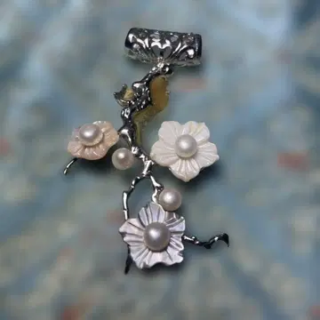 매화나무를 모티브로 한 진주 참 약 8cm