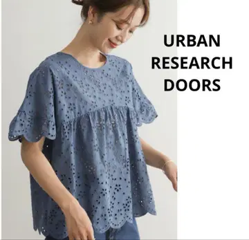 URBAN RESEARCH DOORS 아일렛 레이스 페플럼 블라우스