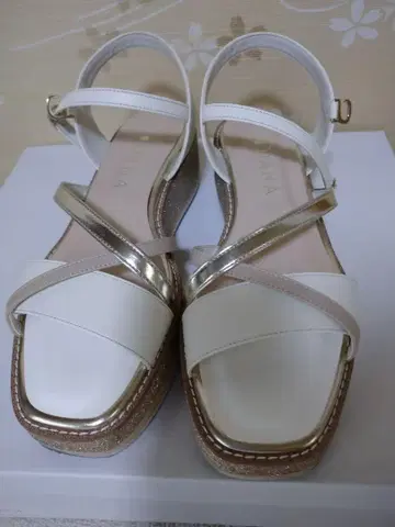 DIANA 다이애나 글리터 스트랩 샌들 화이트 24.0cm