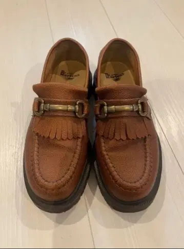 Dr. Martens 브라운 프린지 로퍼