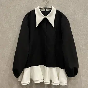 마론에논피 모노톤 플레어 타이 탑