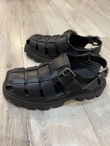ZARA 청키 구르카 샌들 케이지 샌들 통굽 새상품급