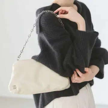 LE VERNIS 르 베르니 PUFFER SQUARE BAG 내추럴