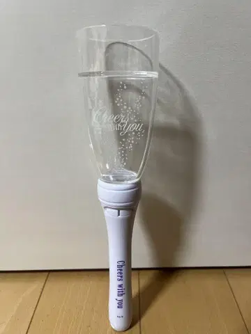 니지산지 후와 미나토 샴페인 응원봉