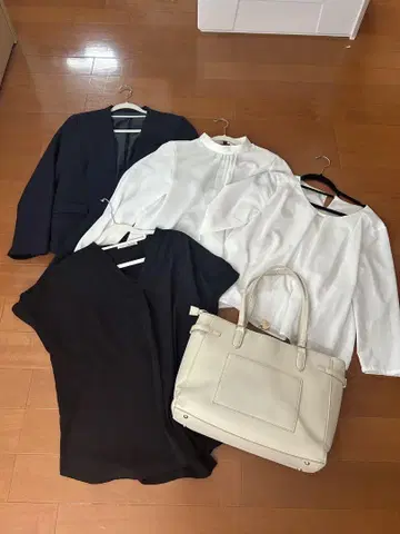 네이비 수트 세트 화이트 블라우스 토트백