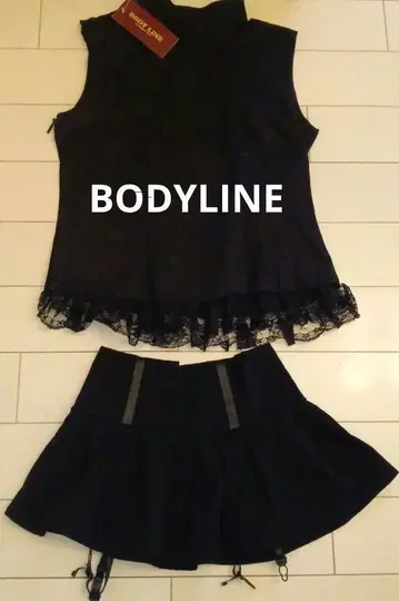 BODY LINE 셋업 [슬리브리스 블라우스 & 미니 스커트]