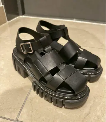 새상품급 UN3D 구르카 샌들