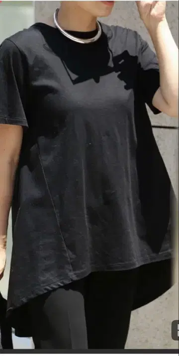 두지엠 클라세 블랙 플레어 티셔츠 셀리