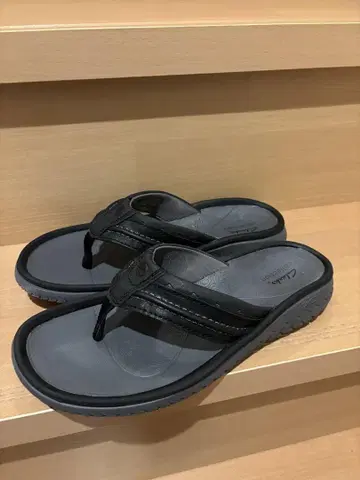 Clarks Collection 블랙 플립플랍 샌들 27cm