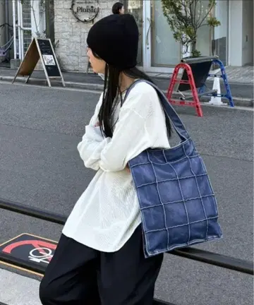 Chikashitsu + design leather tote bag