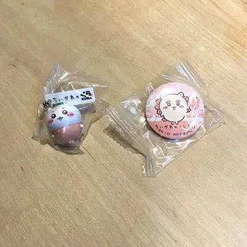 치이카와 (먼작귀) 쿠라스시 콜라보 피규어와 캔뱃지