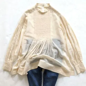 투모로우랜드 코튼 실크 소프트 데신 콤비 핀턱 블라우스
