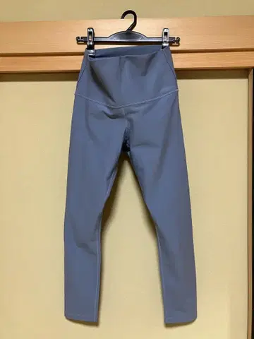 요가용 레깅스 스카라