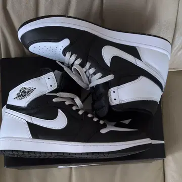 Jordan 1 Retro High OG 'Black/White'