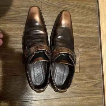 브라운 가죽 더블 스트랩 신발