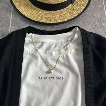 FANOSTUDIOS 파노스튜디오즈 스몰 로고 티셔츠