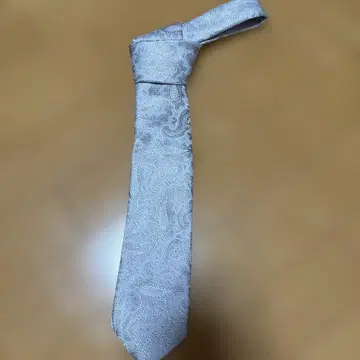 COMPLETE 페이즐리 무늬 넥타이 실버
