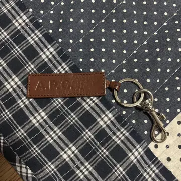 아페쎄 브라운 가죽 키링