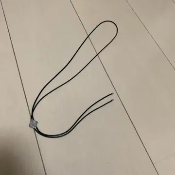 블랙 루프 타이 메탈 부품 포함