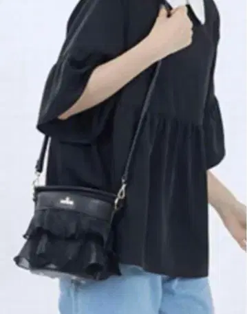 MARY QUANT 프릴 숄더백 블랙