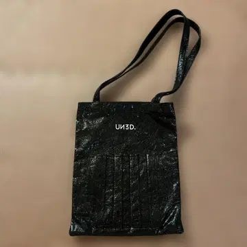 UN3D. 광택 블랙 토트백