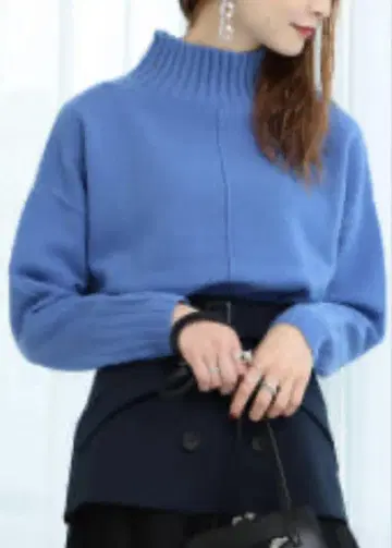 Ray BEAMS 블루 터틀넥 스웨터