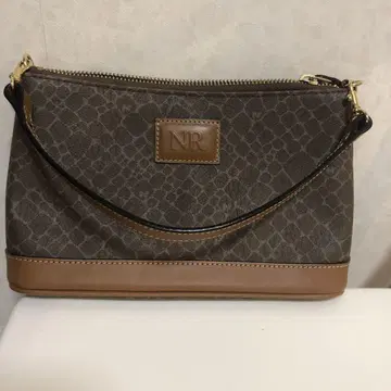 NINA RICCI 브라운 파우치 새상품급