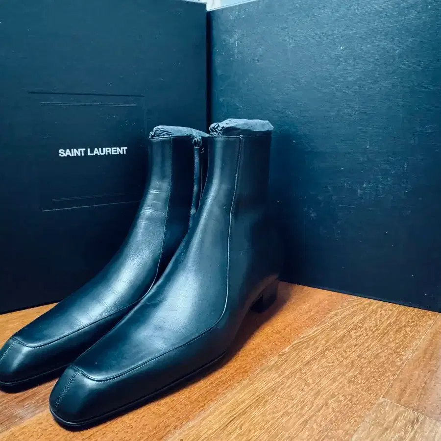 saint laurent wyatt boots エディ Saint Laurent Wyatt Harness Boot in Noir | FWRD