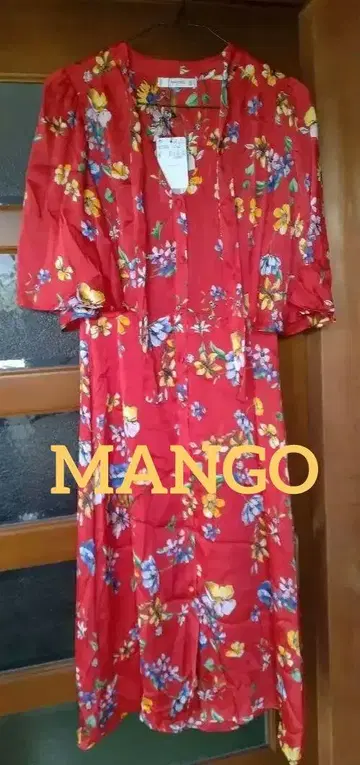MANGO 새상품 꽃무늬 플레어 소매 롱 원피스 택 포함