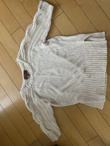아이보리 케이블 짜임 스웨터 M