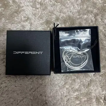 DIFFERENT 실버 목걸이