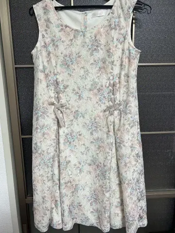 페루 꽃무늬 레이스 원피스