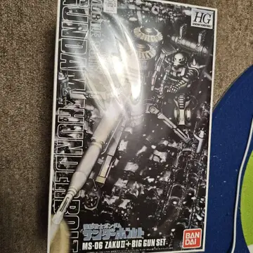 건담 썬더볼트 HG 1/144 MS-06 양산형 자쿠 + 빅 건