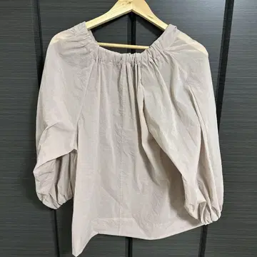 BEAMS 핑크 블라우스입니다