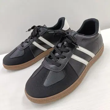 새상품 남성용 24.5cm 저먼 트레이너 스니커즈 블랙 2467