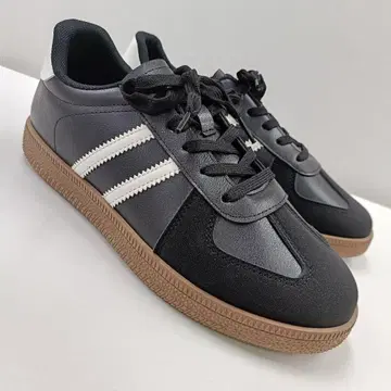 새상품 남성용 25.0cm 저먼 트레이너 스니커즈 블랙 2467