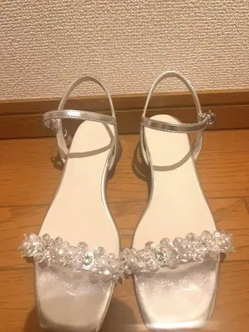 RANDA 플라워 모티브 스트랩 샌들 실버