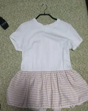 보더스 앳 발코니 페플럼 베이지