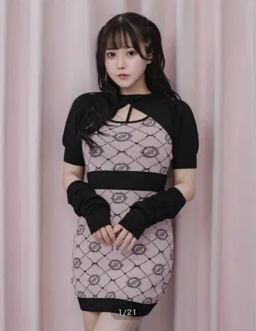 pium 모노그램 컷 아웃 니트 원피스 핑크